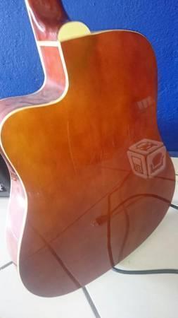 Guitarra marca dakota modelo SBCE-CS
