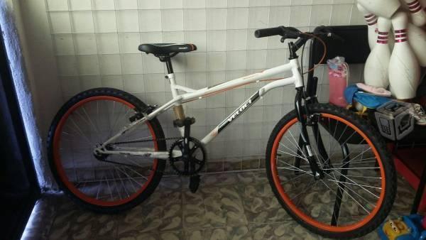 Bicicleta veloci completamente nueva