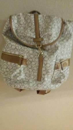 Bolsa tipo mochila CalvinKlein original y nueva!