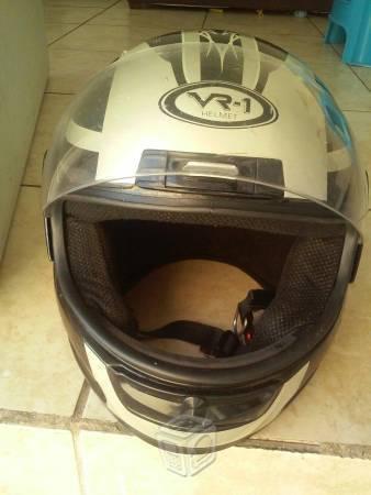 Casco para motociclista marca hamlet