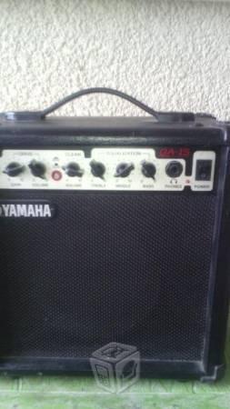 Amplificador para guitarra .yamahaGE 1.5