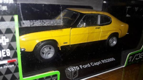 Mercedez benz 300 1970 Ford Capri amarillo