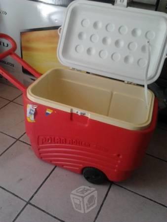 Hielera Igloo Polar roja