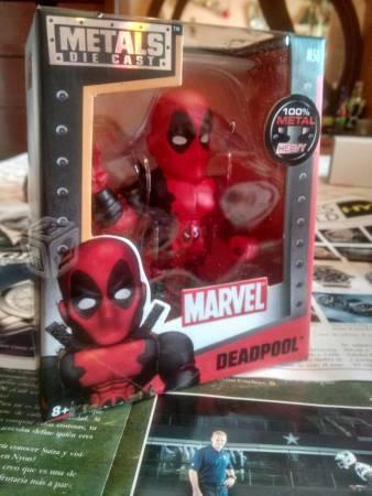 Metals die cast batman armor & deadpool