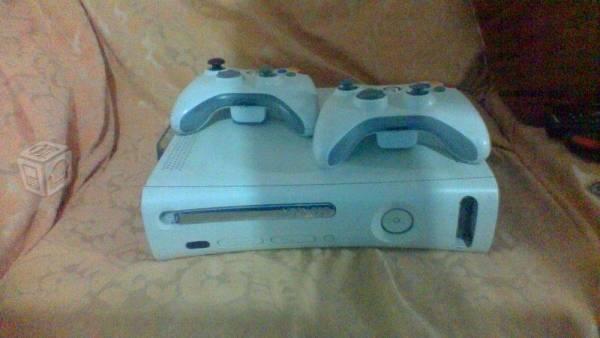 Xbox 360 con 2 controles
