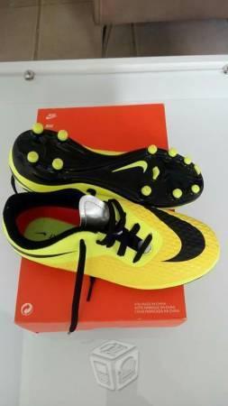 Zapatos Nike fútbol para niño talla 22 y 21