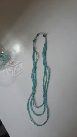 Collar de shakira azul