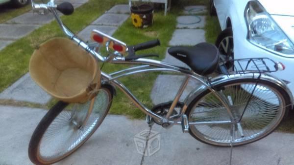 Bicicleta tipo vintage cromada