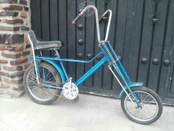 Bicicleta vagabundo azul antiguo