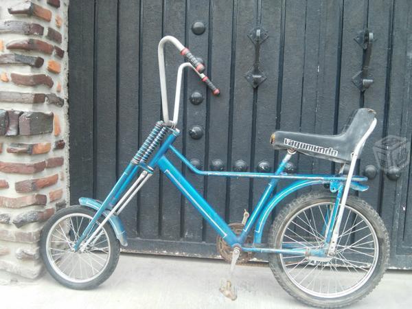 Bicicleta vagabundo azul antiguo