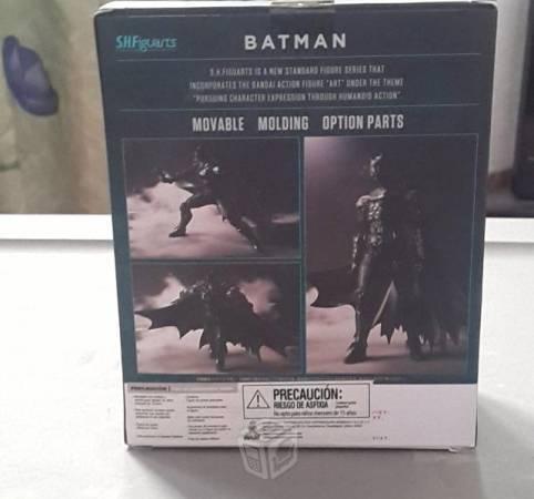 Figura Batman DC SH.Figuarts Cerrada