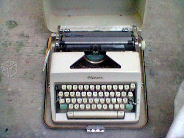 Maquina escribir olimpia de luxe nueva con estuche