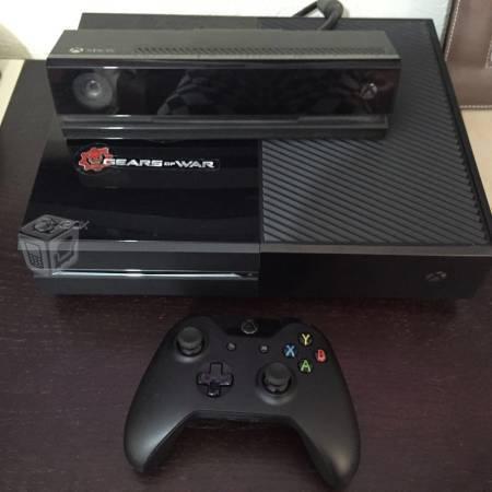 Xbox One seminuevo con caja y manuales