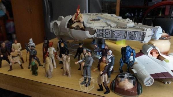 22 figuras de star wars y 2 naves