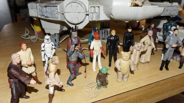 22 figuras de star wars y 2 naves