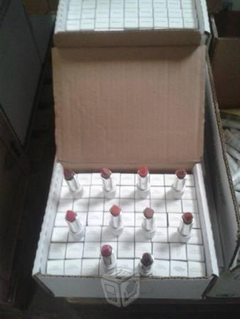 Caja con 63 Labiales Jafra