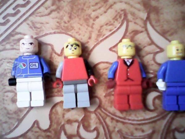 4 figuras lego