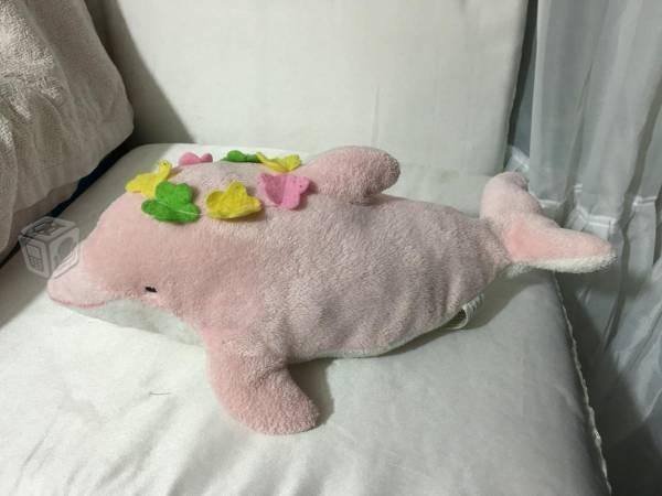 Peluche de delfin tierno
