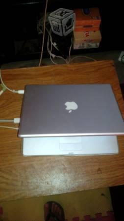Laptop apple