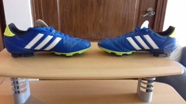 Tachones marca Adidas