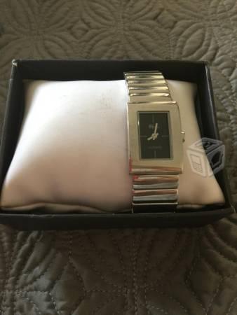 Reloj plateado