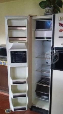 Refrigerador elegante, amplio y ahorrador de luz
