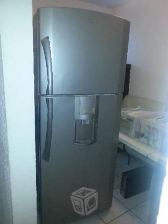 Refrigerador semi nuevo