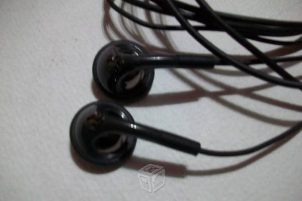 Manos libres Skullcandy negros con detalle