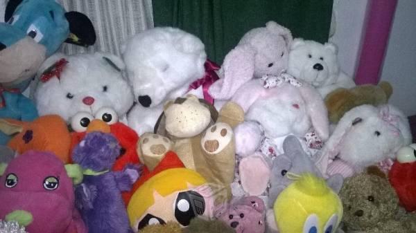 LOTE 33 PELUCHES