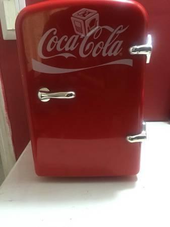 Práctico refrigerador coca cola