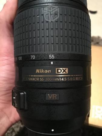 Cámara Nikon D5100 y lente 55-300