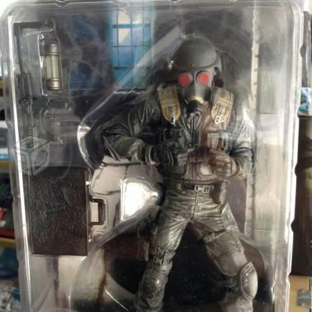 Resident Evil figura Neca de Hunk