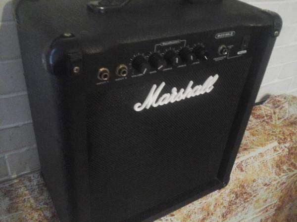 Amplificador Marshall B25 para bajo