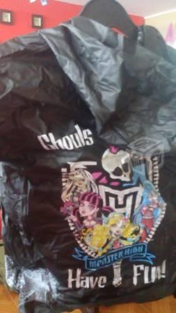 Impermeable de niña monster high