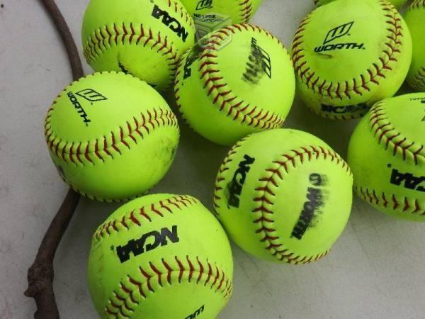 12 pelotas de softball worth seminuevas