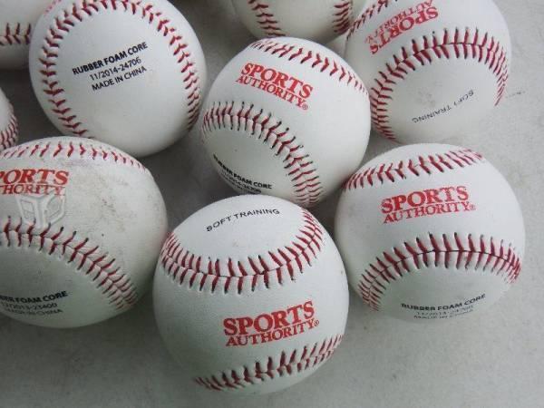 12 pelotas suaves de baseball nuevas sportautority