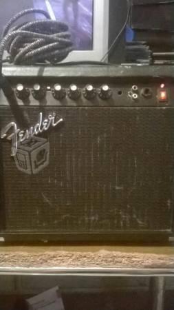 Amplificador Fender frontman 15G (38 W)