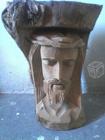 Figura de madera hecha a mano