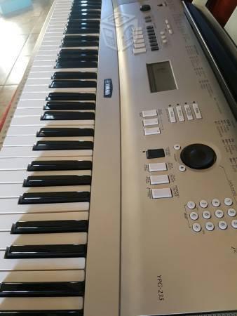 Portable Grand Yamaha YPG-235