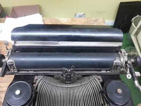 Máquina de escribir L.C. Smith & Corona 8