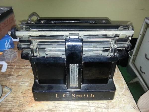 Máquina de escribir L.C. Smith & Corona 8
