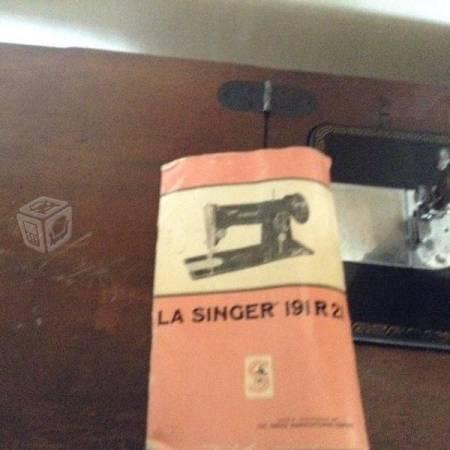 Maquina de coser Singer antigua