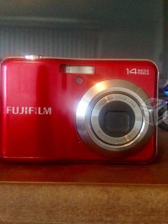 Cámara Fujifilm Finepix AV150 roja