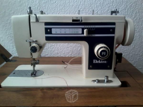 Maquina de coser con mueble