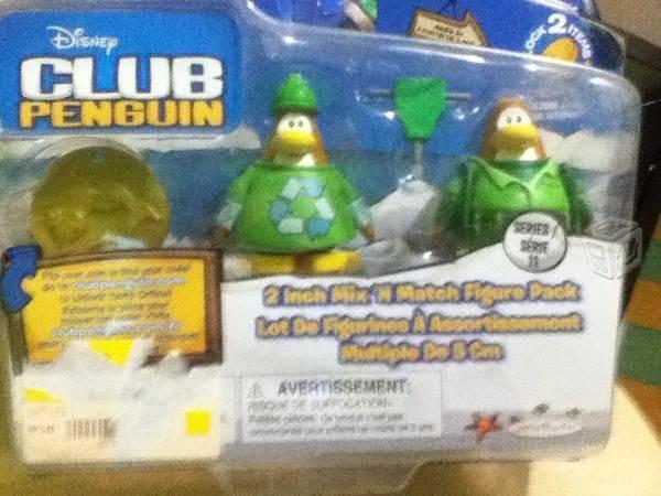 Blisters cerrados con figuras de club penguin