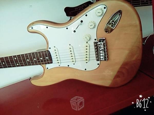 Guitarra fender squier bullet stratocaster