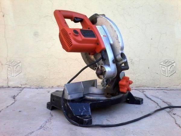 Sierra ingletadora portatil black and decker 10in