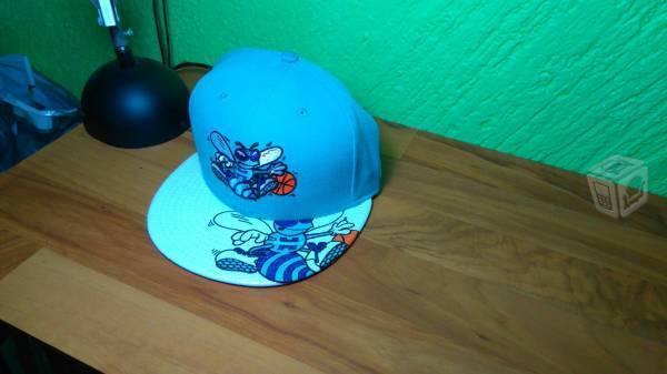 Gorra nueva NEW ERA original (hornets de charlot)