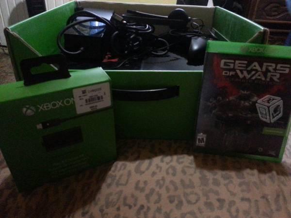 Xbox one con gears of war y extras