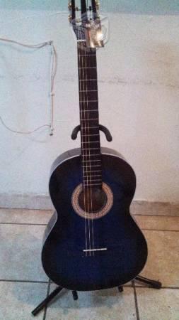 Guitarra acustica, mestiza